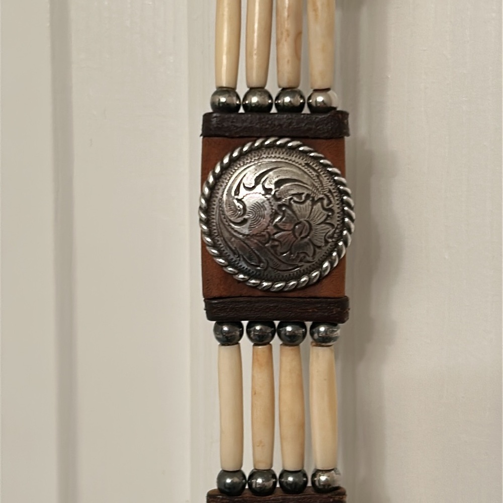 Tony Lama belt, size 40, w bone and concho, leather. - Picture 3 of 7